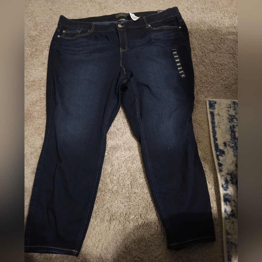 Torrid Bombshell jeans size 28short NWT